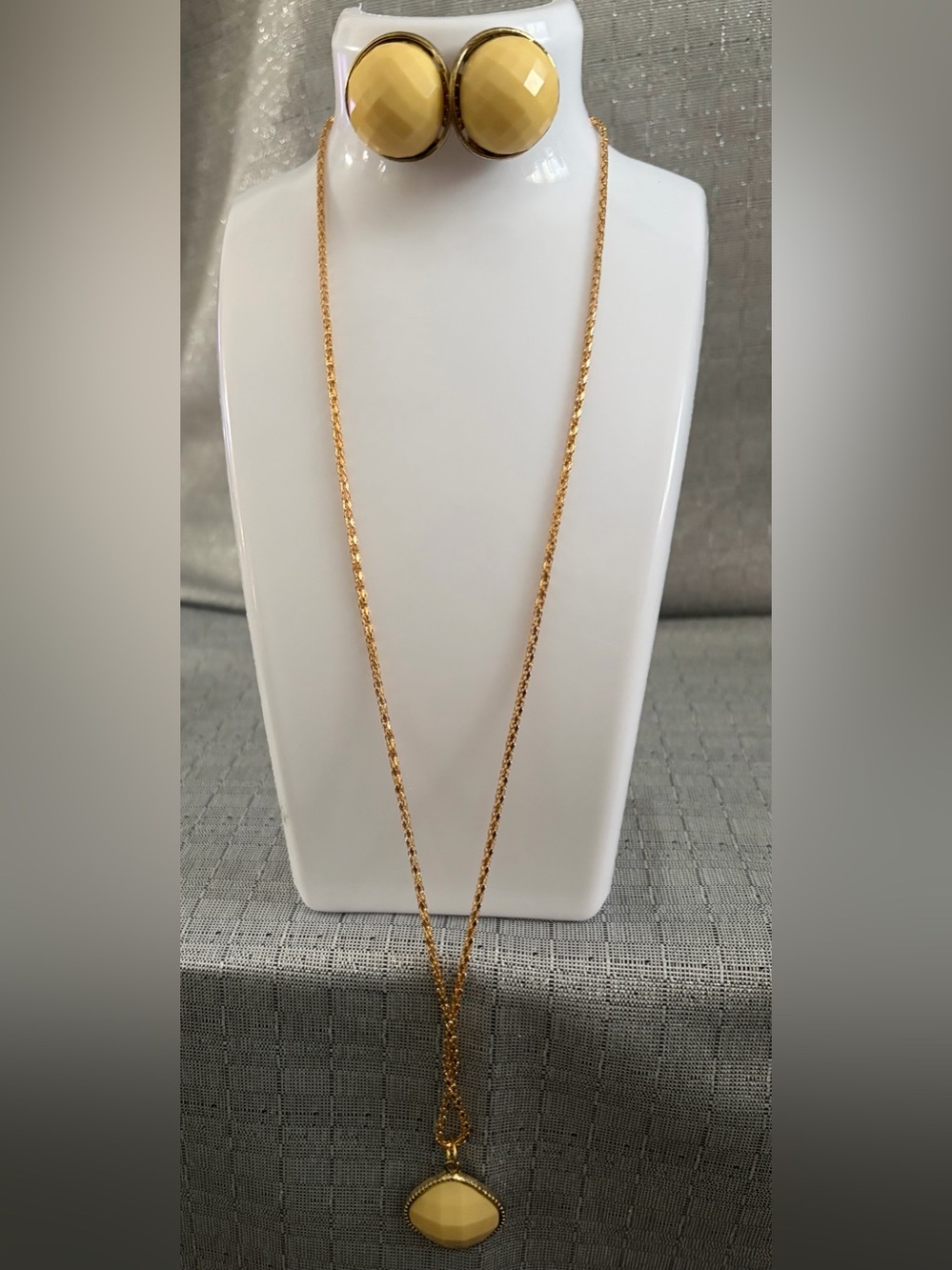 Gold-Tone Women’s Chain Necklace - Elegant Everyday Layering - Picture 1 of 4